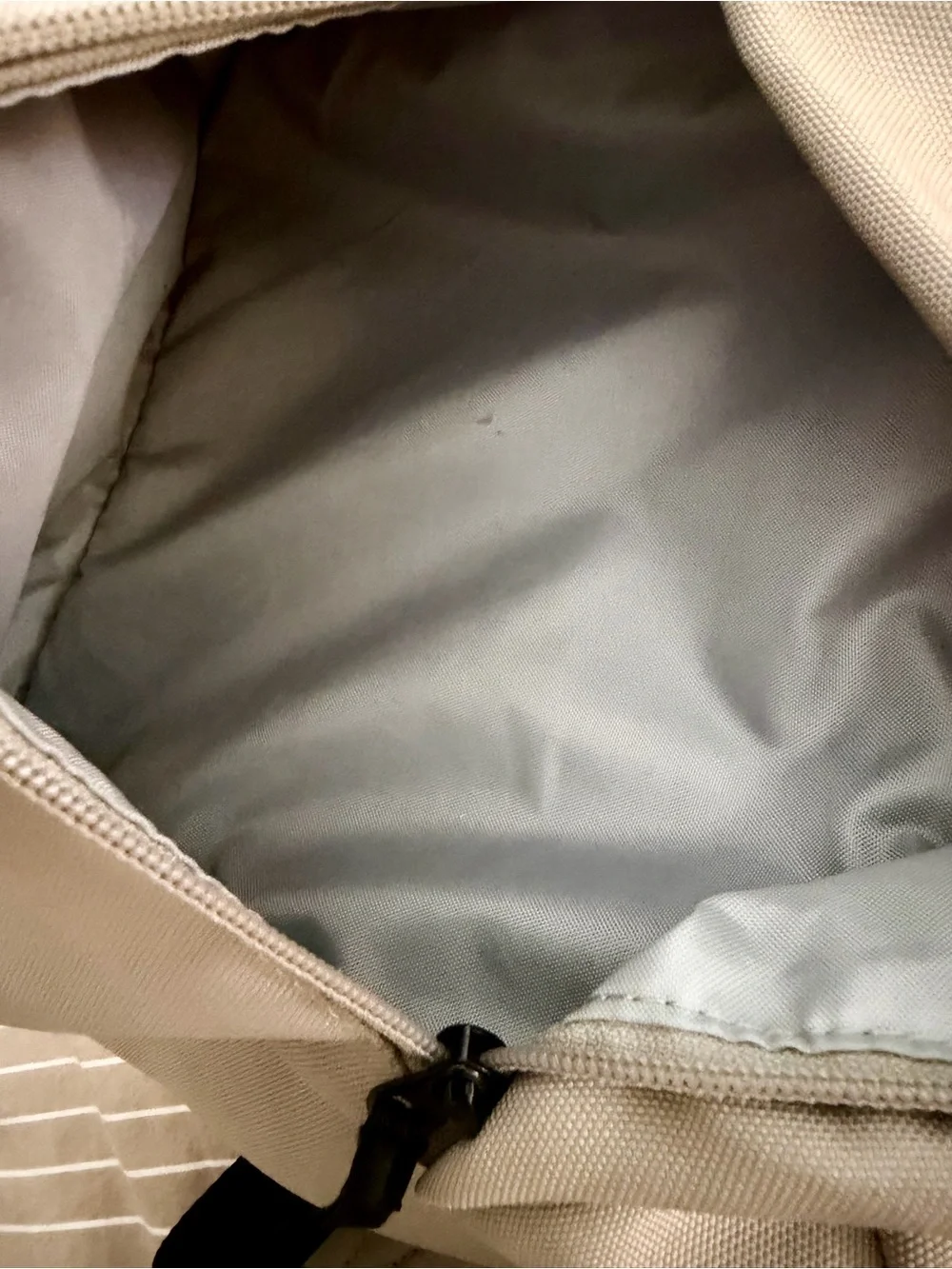 Everlane travel style